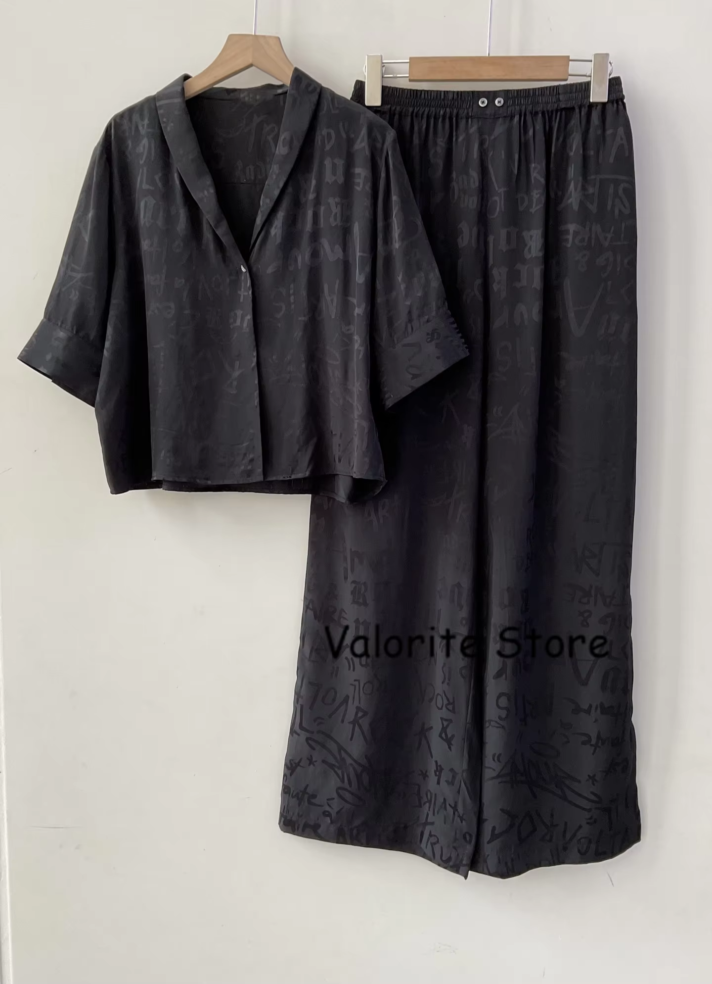 Woman Black Fashion 100% Silk Letters Embroidered Short Sleeved Cropped Blouse V-neck Elastic Waist Long Pants Set