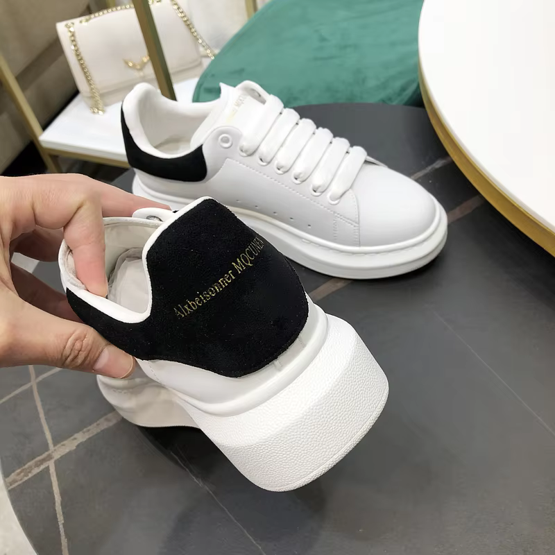 2025 Spring Autumn Classic Leisure Sports Sneakers Shoes Leather Thick Bottom Flat  Lace-up Women's Inner Heigh tening Platform