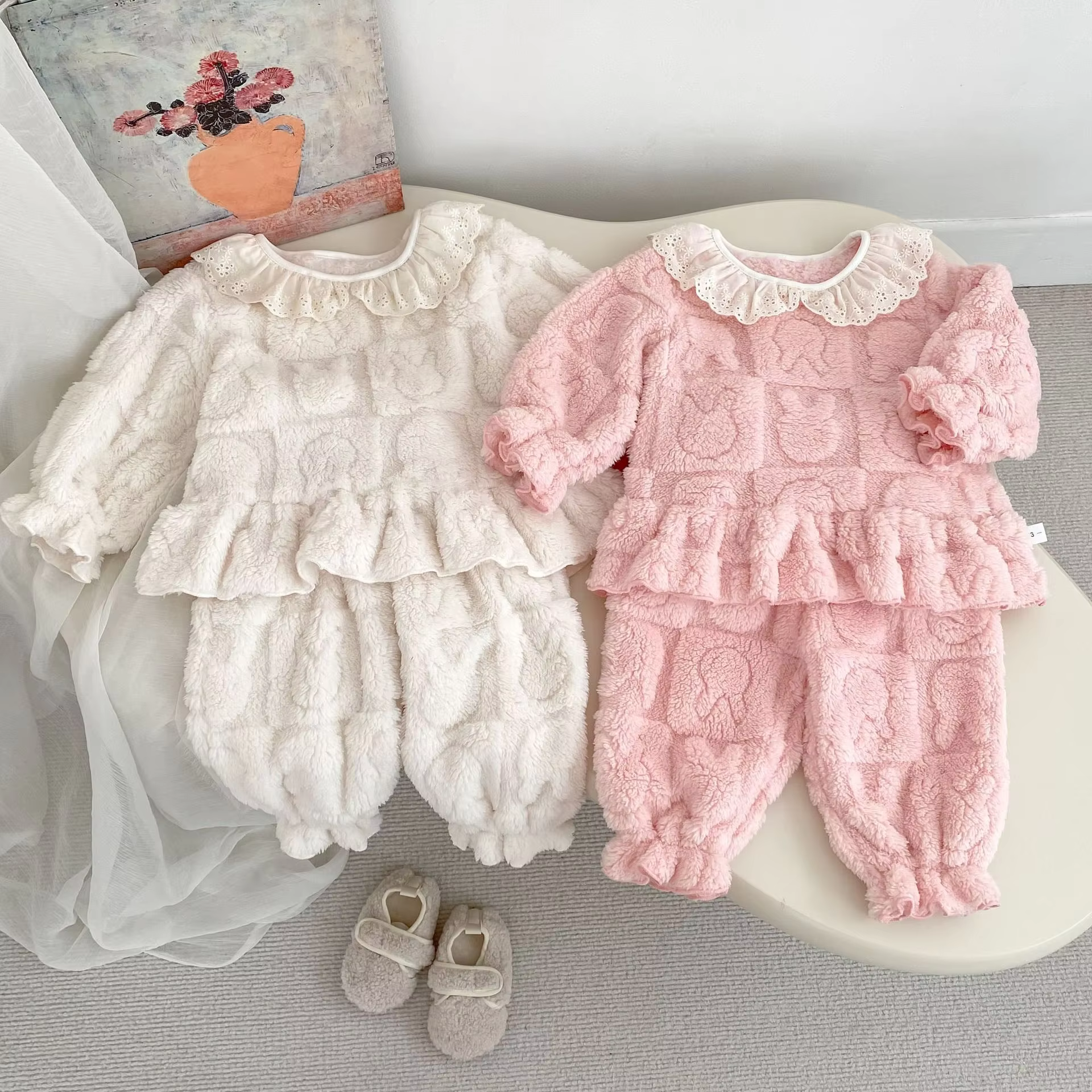 2025 Winter Girls' Velvet Sleepwear Two Piece Set, Western Style, Baby Girl Lace Collar Coral Velvet Home Furnishing Set