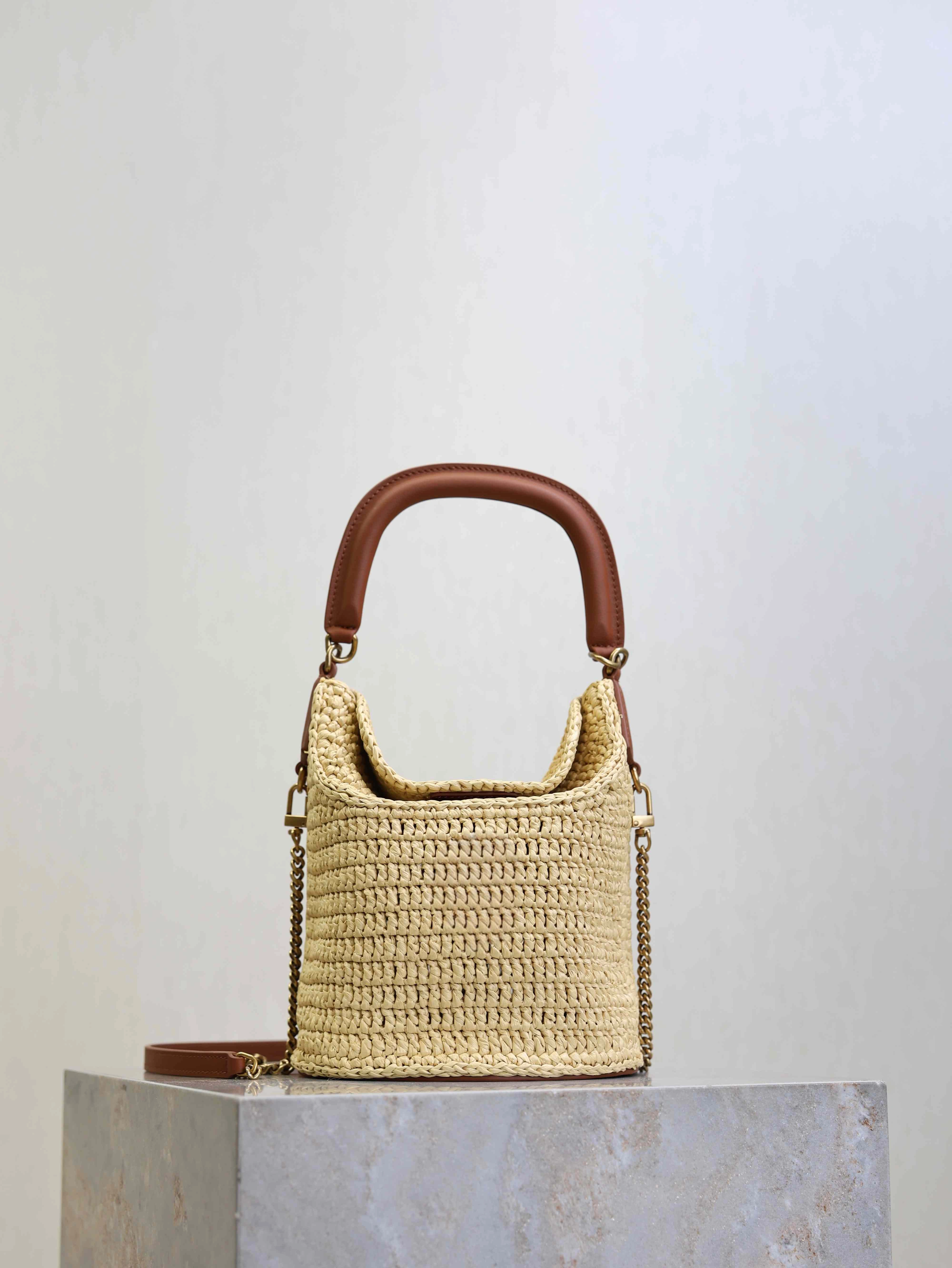 2026 Spring Summer New Ladies Raffia Woven Bucket Bag Beach Hand Woven Shoulder Bag Bohemian Style Ladies Summer Travel Vacation