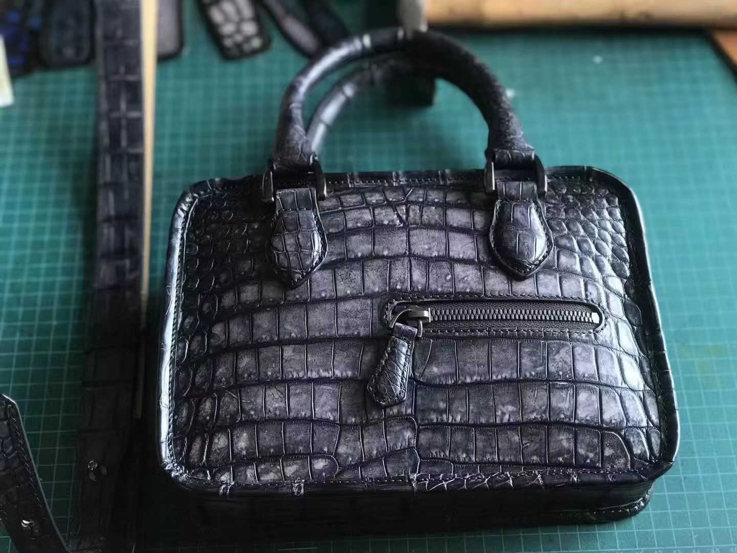 yinshang new men crocodile bag male handbag single shouder bag small bag