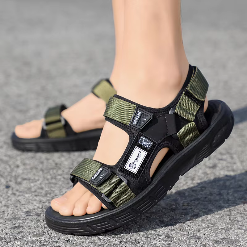 A Pair of Men's New Summer Casual Shoes, Fashionable and Trendy Sports Wear-Resistant Sandals, Cool Beach Shoes