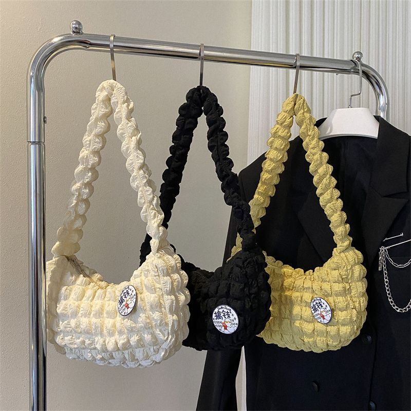 The new women's casual shoulder bag can hold a large number of items. Messenger shape, clown cloud pattern.